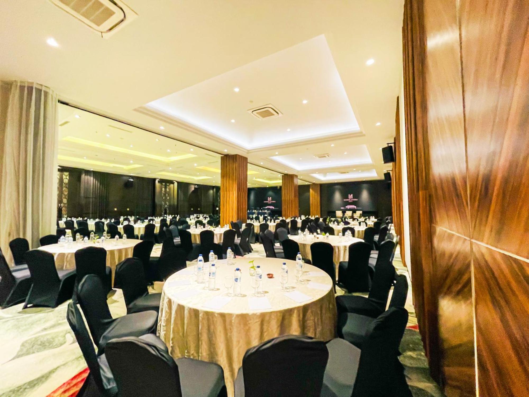 Lombok Astoria Hotel Mataram Buitenkant foto
