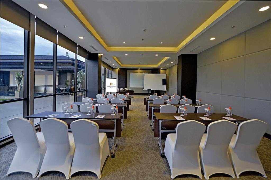 Lombok Astoria Hotel Mataram Buitenkant foto