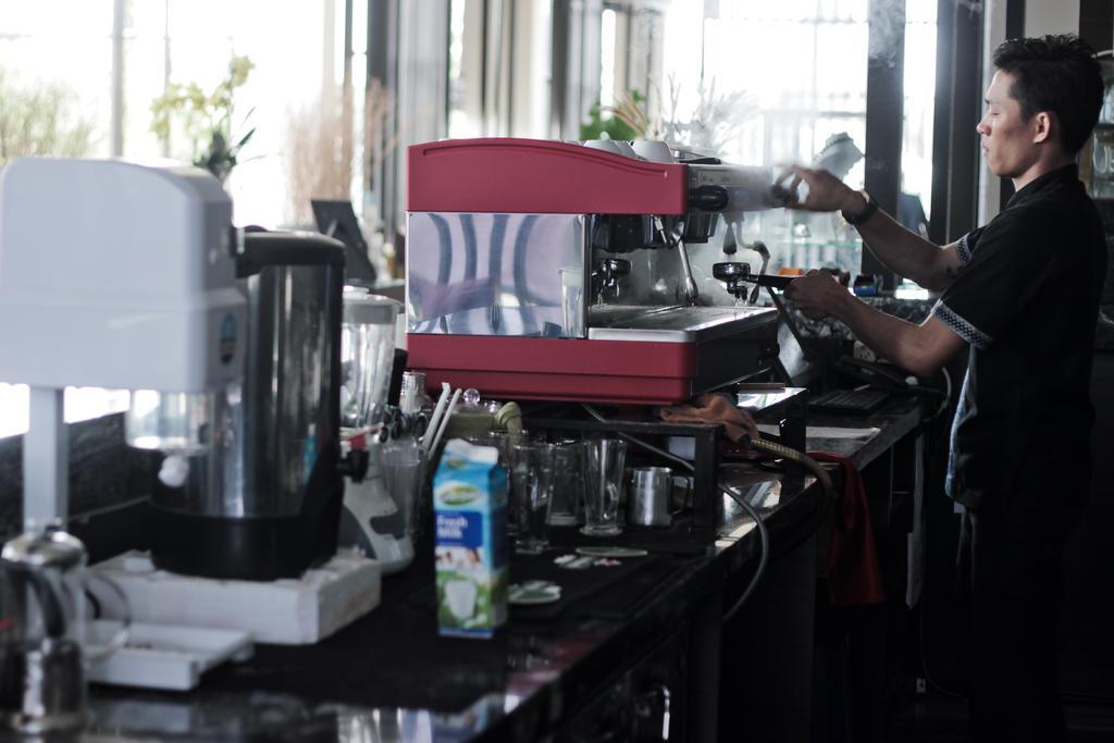 Lombok Astoria Hotel Mataram Buitenkant foto
